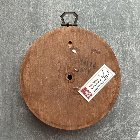 VTG Ceramic Cardinal Wall Plaque in Round Wood Frame Hand Painted Artist Signed - Picture 5 of 6